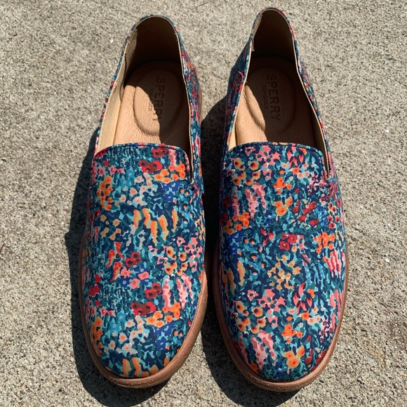 Sperry Top-Sider Seaport Levy Liberty Navy Floral Printed Canvas Loafer Size 6 - Picture 2 of 5